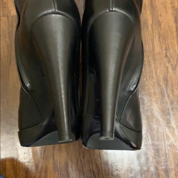 Beautiful Prada Boots - Picture 6 of 15